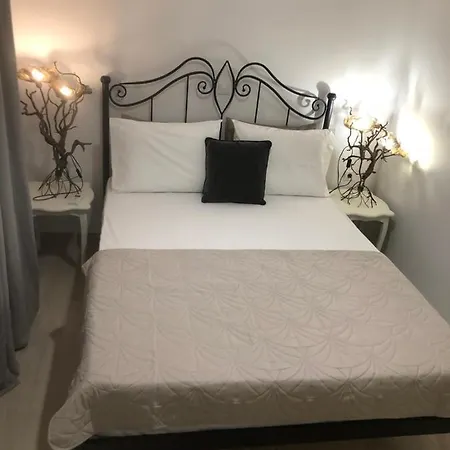 Mama's House Corfu (city)